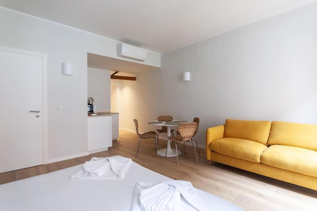 Youhosty - Ticinese Suite 1 Milano Exterior foto